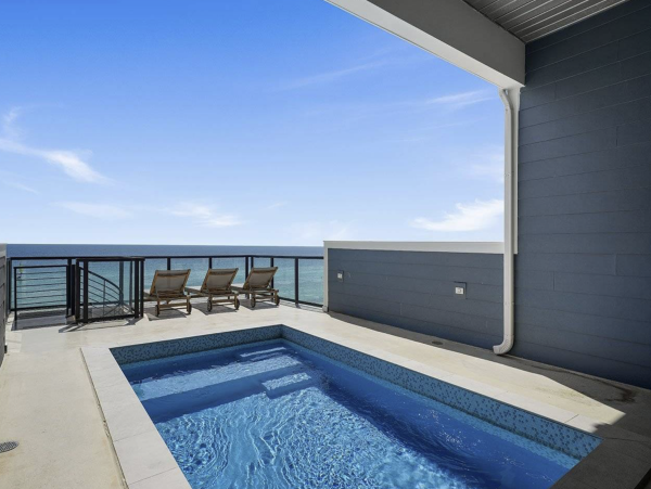 Beachfront Luxury Six Bedroom Vacation Rental in Destin with Rooftop Pool